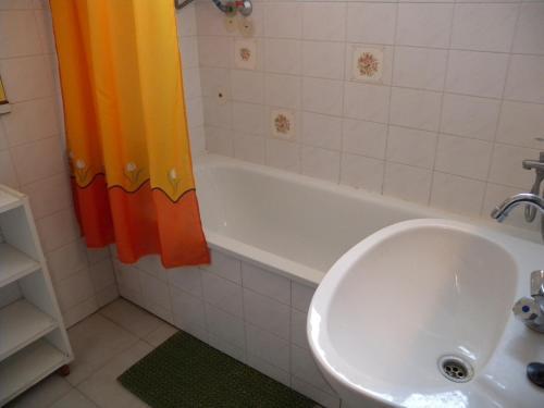 Holiday Home Balatonmariafurdo, Lake Balaton 14