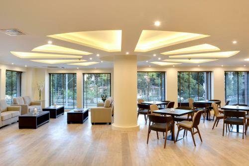 Athens Avenue Hotel