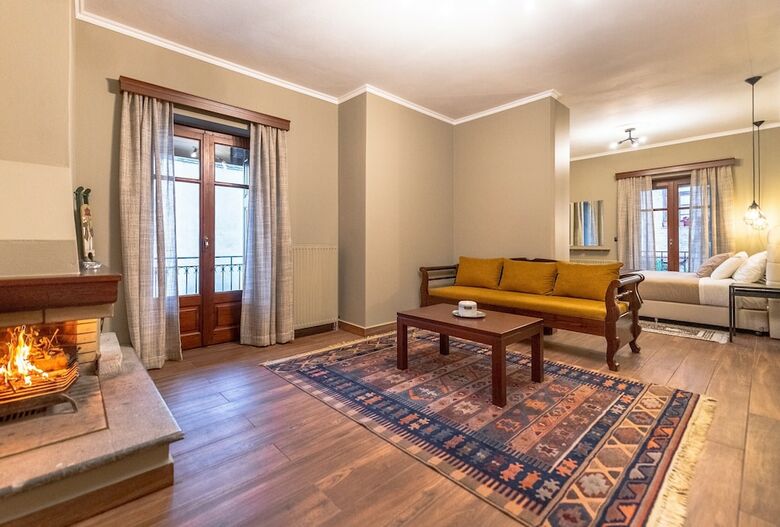 Hostal Ef Zin Studios & Suites Hotel