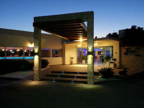 Zoes Hotel