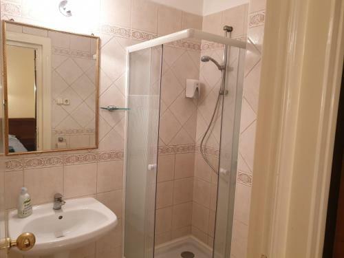Hostal Hotel Casa Latina