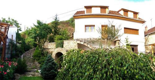 Hostal Holl� Vend�gh�z