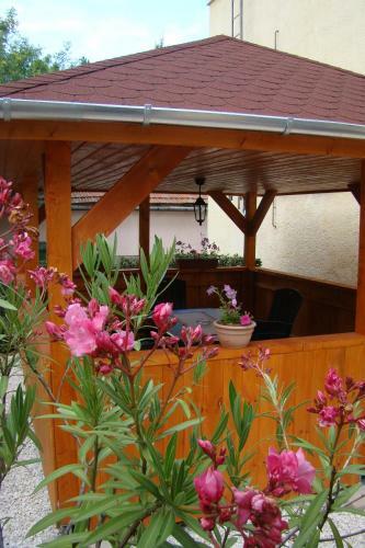 Napf�ny Apartmanh�z