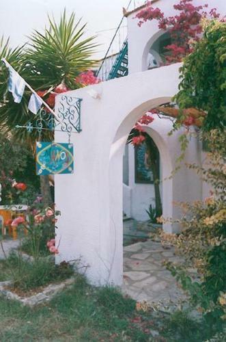 Manos Apartments