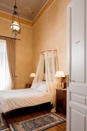 Nafsimedon Hotel