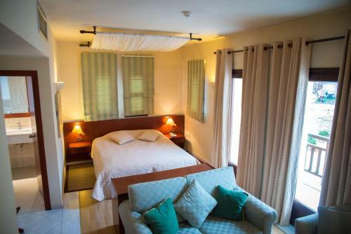Maritsas Hotel & Suites