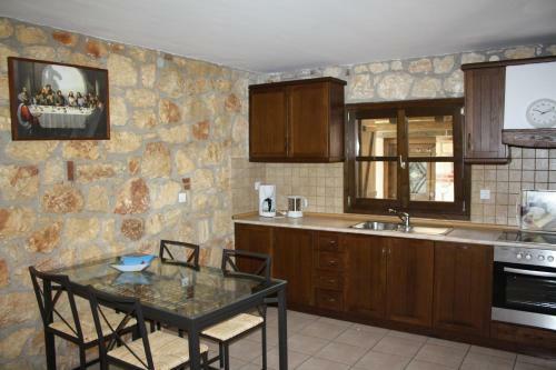 Stone House Nikos