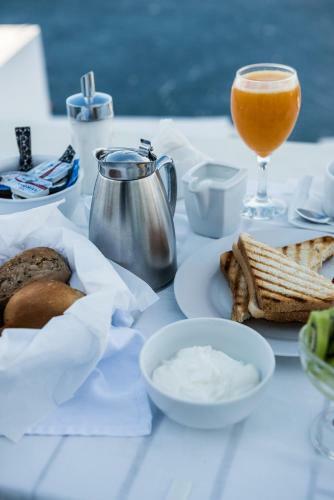 Aparthotel Pantelia Suites