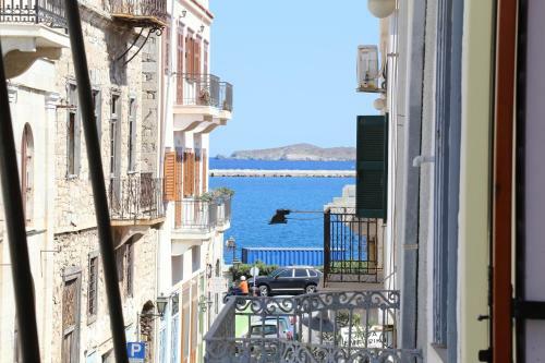 Hostal Avra Rooms