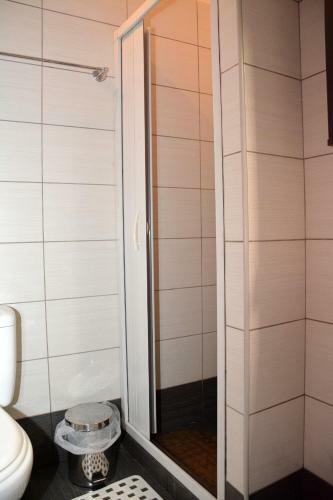 Hostal Enetiko Rooms