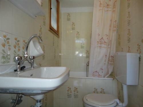 Hostal Liossis Rooms & Apartments