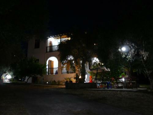 Hostal Liossis Rooms & Apartments