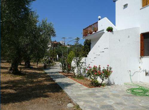 Hostal Liossis Rooms & Apartments