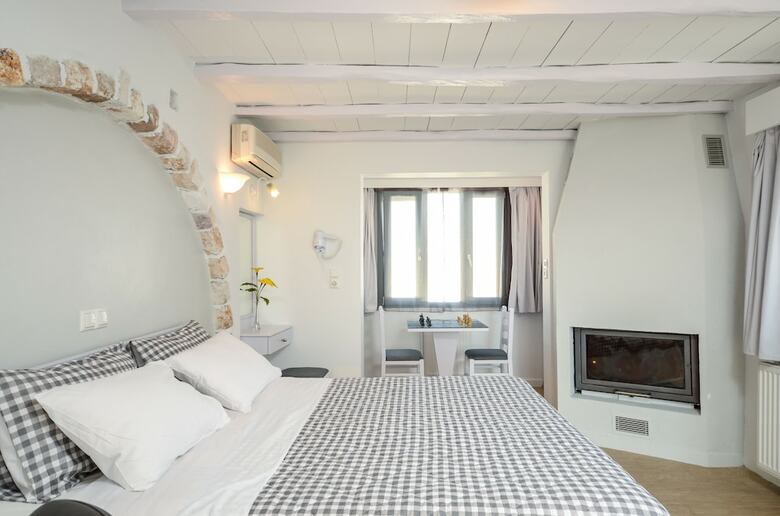 Santa Katerina Apartments & Studios