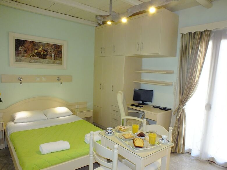 Santa Katerina Apartments & Studios