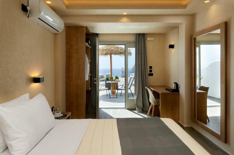 Hostal Acropole Sunrise