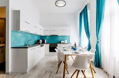 Central Stylish Apartments