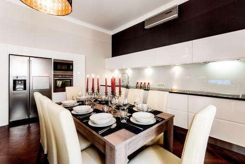 Central Stylish Apartments