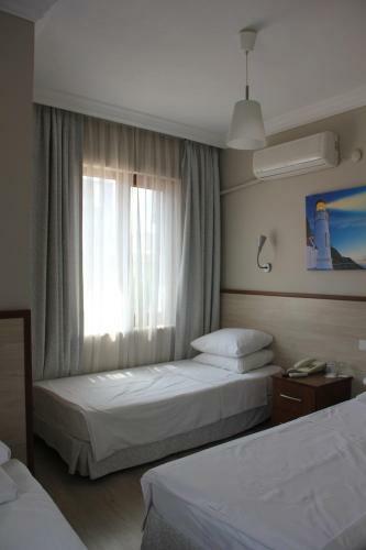 Hotel Crowded House