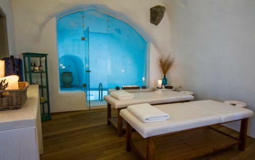 Iconic Santorini, A Boutique Cave Hotel