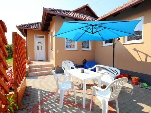 Villa Holiday Home Balaton H2078