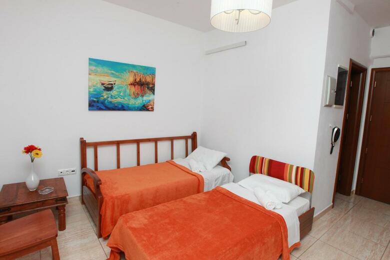 Hostal Kallisti Apartments