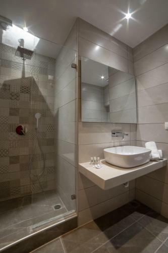 Aphrodite Hotel & Apartments