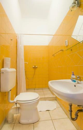 Club Apartments & Rooms