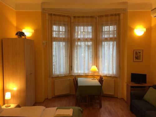 Club Apartments & Rooms