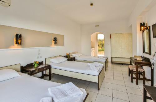 Hillside Studios & Apartments