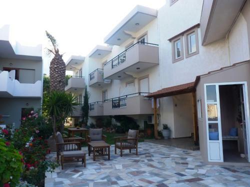 Medusa Studio & Apartments