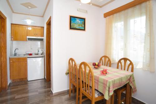 Nikos Studios And Apartments
