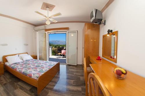 Nikos Studios And Apartments