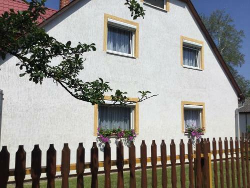 Apartment Balatonmariafurdo 1o