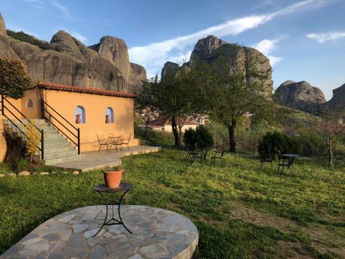 Hotel Doupiani House