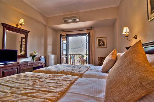 Hotel Doupiani House