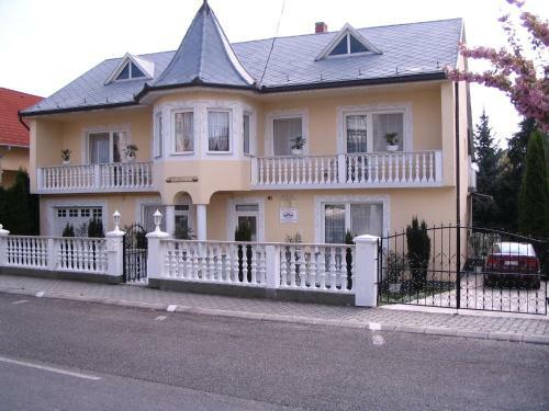 Kis Apartmanh�z