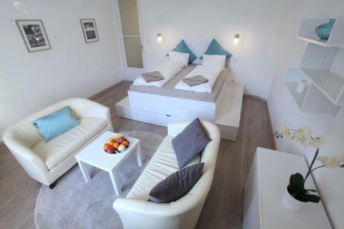 D.five Elizabeth Garden Apartment