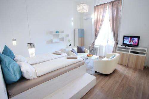 D.five Elizabeth Garden Apartment