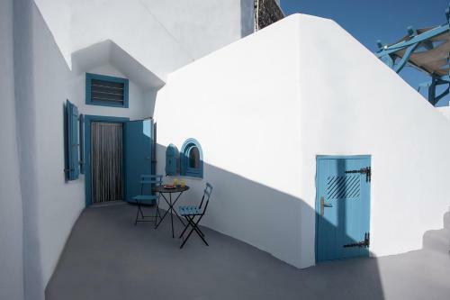 Semeli Cave House
