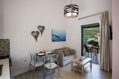 Hostal Ilianthos Apartments & Rooms