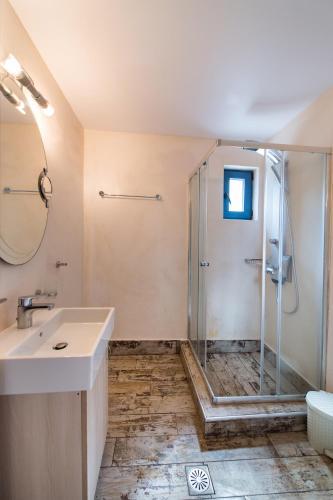 Hostal Ilianthos Apartments & Rooms