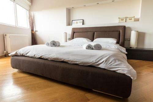 Three-bedroom Apartment With Acropolis View