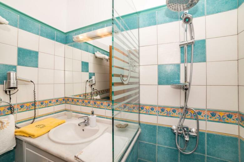 Aparthotel Andreolas Luxury Suites