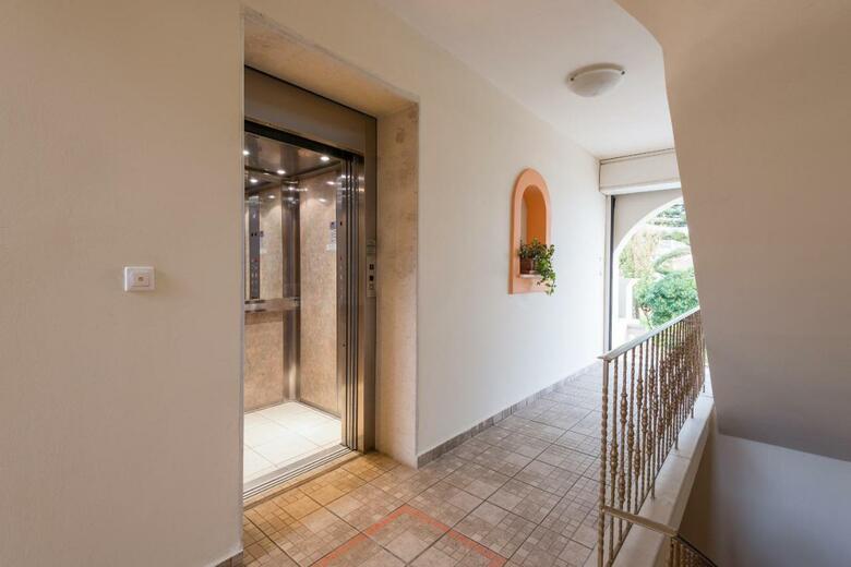 Aparthotel Andreolas Luxury Suites