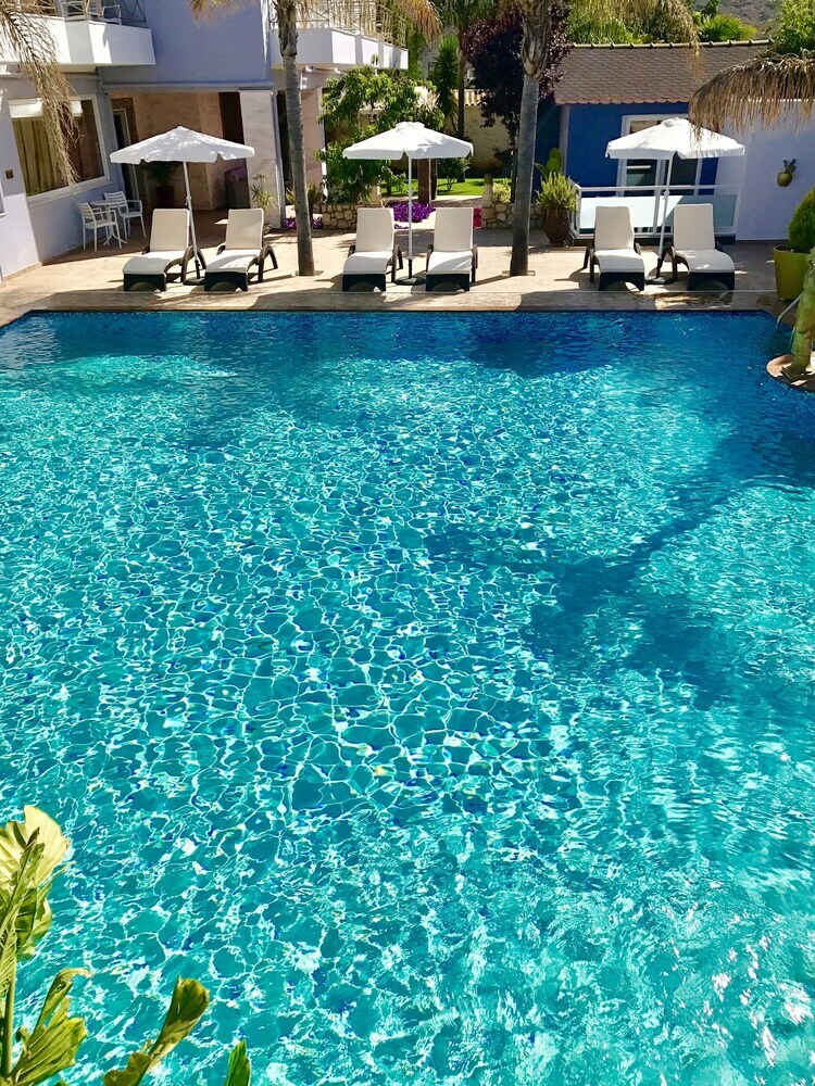 Paradice Hotel Luxury Suites