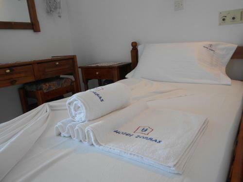 Zorbas Hotel & Studios