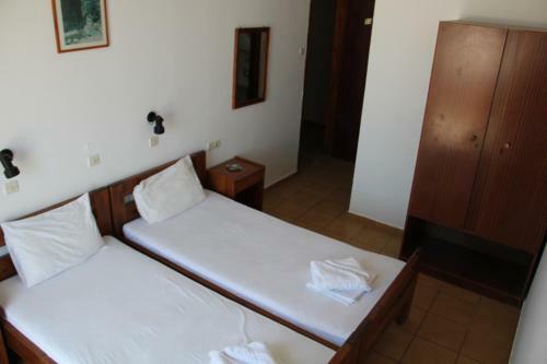 Hostal Hotel Stavris