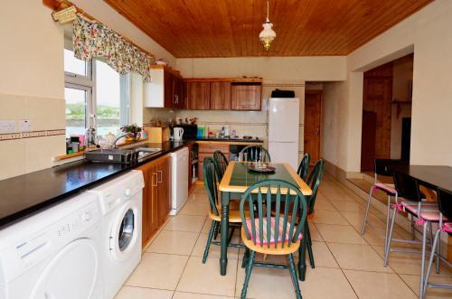 Cottage 216 - Roundstone