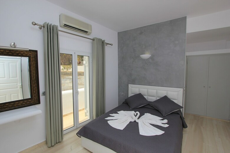 Hostal Gianna Suites